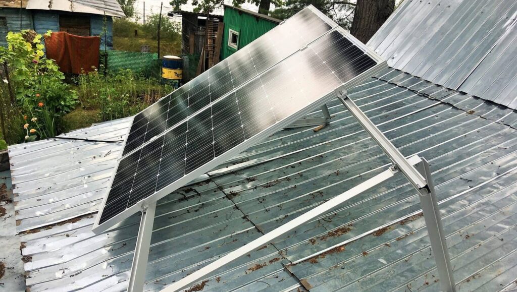 Солнечные панели на даче 300W